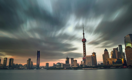 最火爆的下雨视频文案，雨滴的旋律：城市雨中最热话题